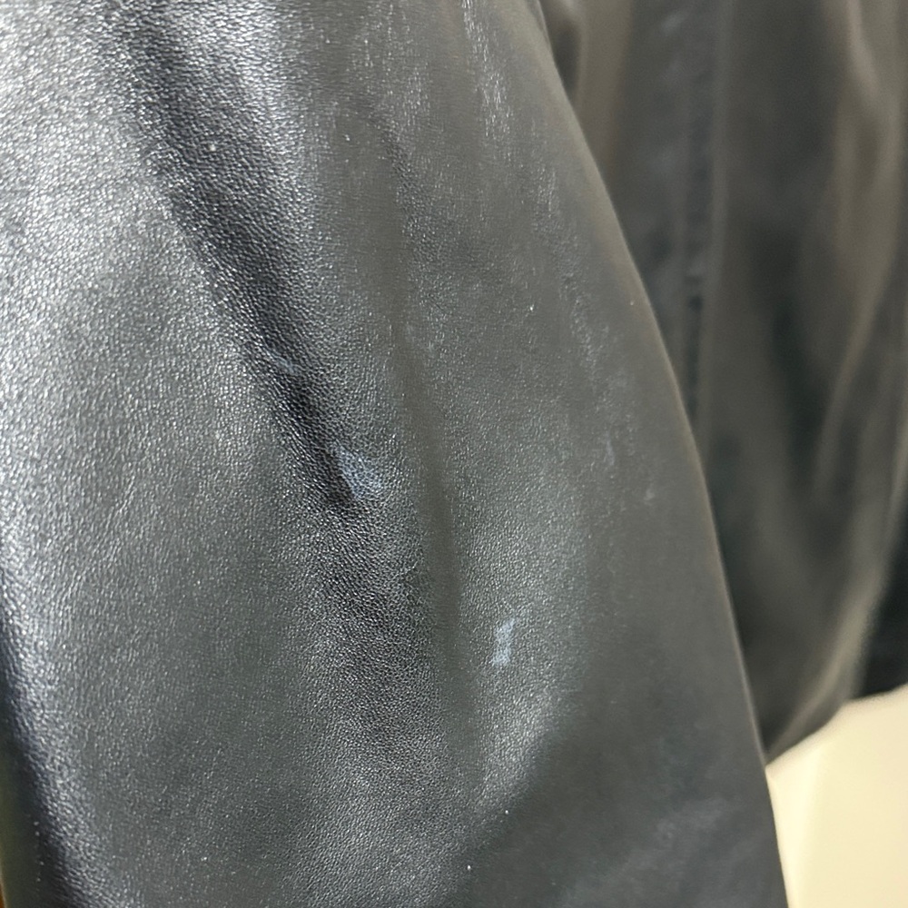 Elegant Black Leather Jacket for Women - Picture 3 of 9